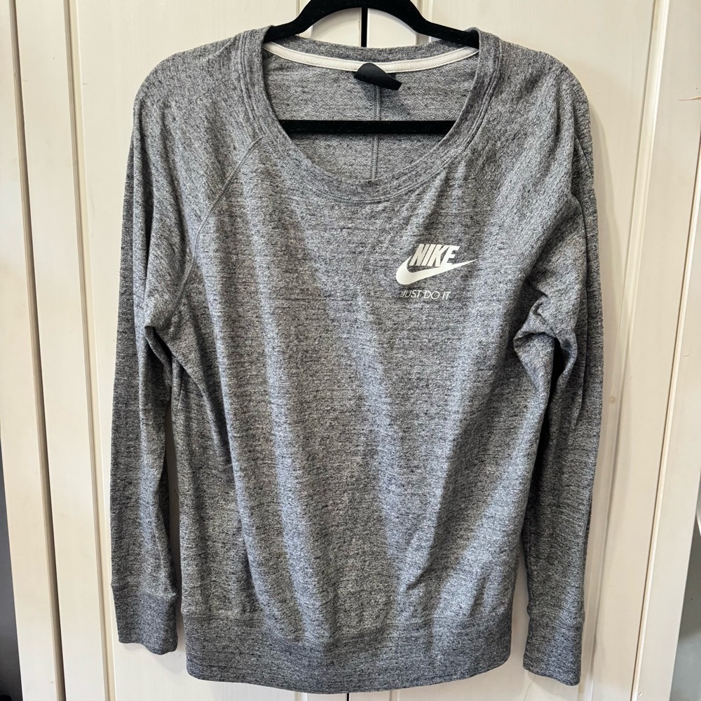 Nike Women's Gray Long-Sleeve Pullover Sweatshirt L - Picture 2 of 5